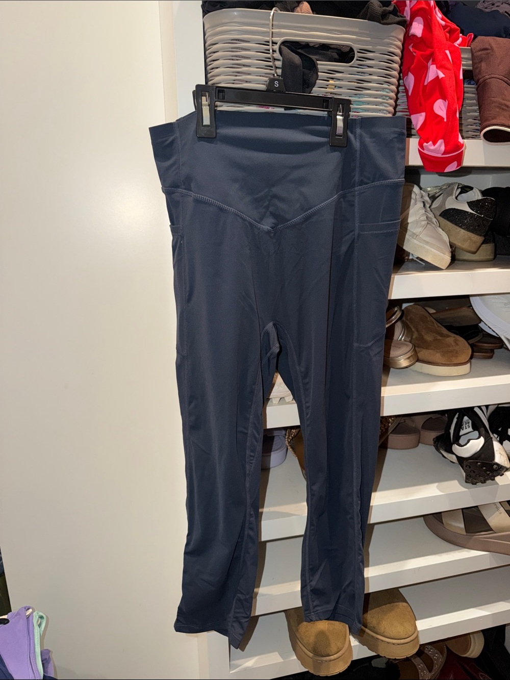 HALARA Navy High-Waist Capri Leggings